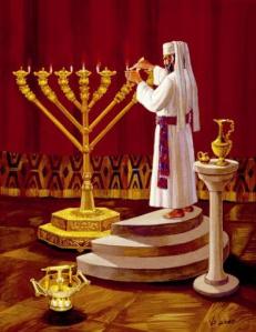 priest_prepares_the_menorah_3
